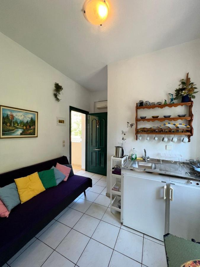 Lithino Apartments - 5Min From The Beach Agios Ioannis Peristeron  Exterior photo